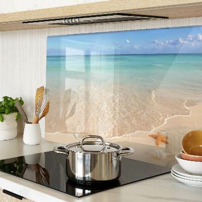 Schneidebrett Strand mit Muscheln und Wellen