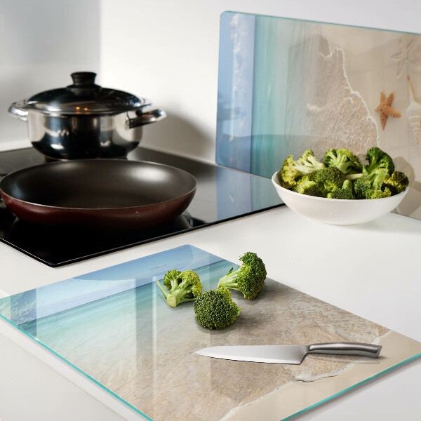 Schneidebrett Strand mit Muscheln und Wellen