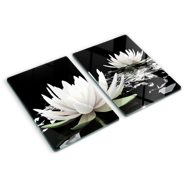 Schneidebrett glas Seerosen auf schwarzem Hintergrund