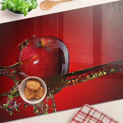 Glas schneidebrett Roter Apfel mit Wasser