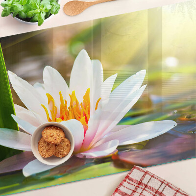 Schneidebrett Seerose im Sonnenlicht