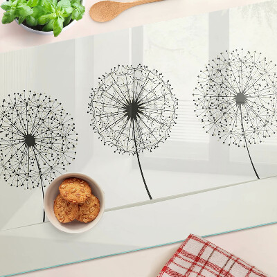 Schneidebrett Löwenzahn auf weißem Hintergrund