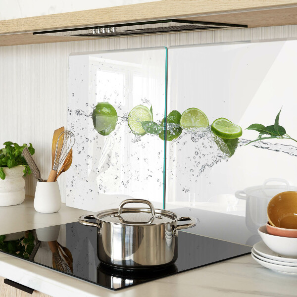 Schneidebrett glas Zitronen in Wasser