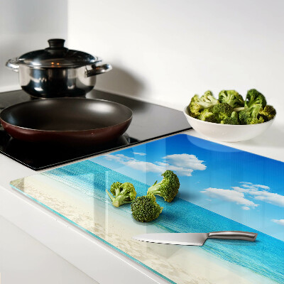Schneidebrett mit Strandmotiv und blauem Himmel