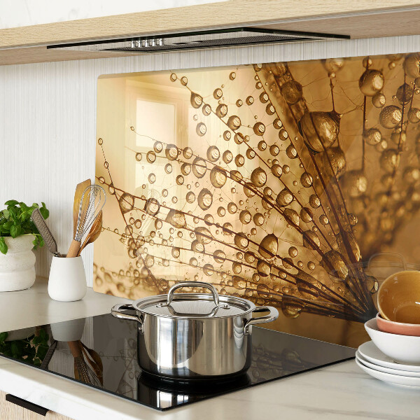 Schneidebrett Wassertropfen auf einer Pflanze