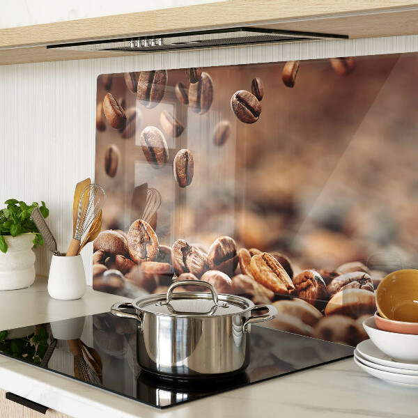 Schneidebrett mit Motiv „Kaffeebohnen in Bewegung”