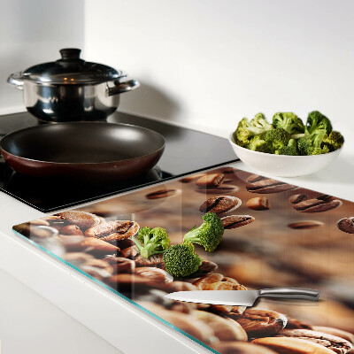 Schneidebrett Kaffeebohnen in Bewegung