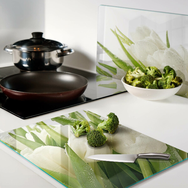 Glas-Schneidebrett mit Tulpenmotiv und Wassertropfen