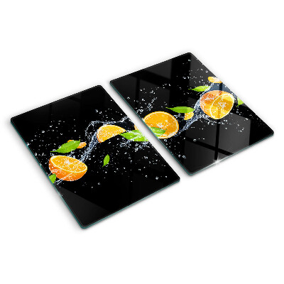 Schneidebrett Zitrusfrüchte in Wasser