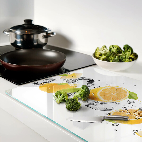 Schneidebrett mit Motiv von Zitronen und Eis