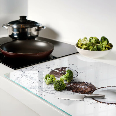 Schneidebrett Kokosnüsse im Wasser