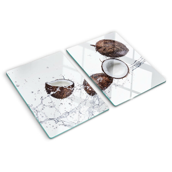 Schneidebrett Kokosnüsse im Wasser