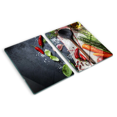 Glas schneidebrett Küchengewürze und Gemüse