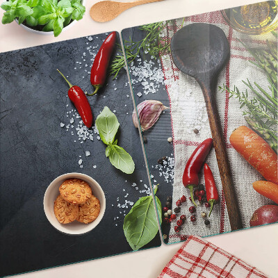 Glas schneidebrett Küchengewürze und Gemüse