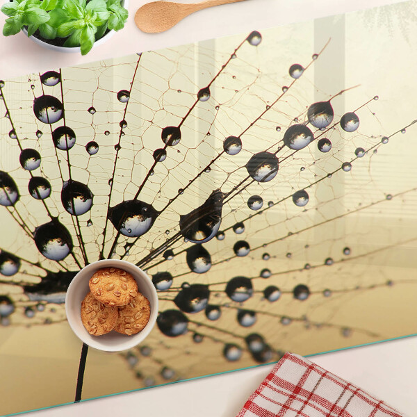 Schneidebrett mit Motiv von Wassertropfen auf einem Spinnennetz