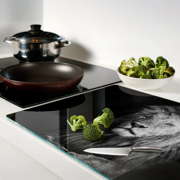 Schneidebrett Löwe in Schwarzweiß