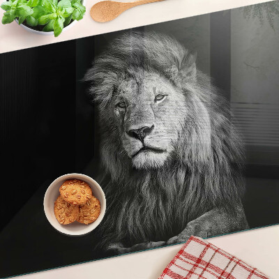 Schneidebrett mit schwarz-weißem Löwenmotiv