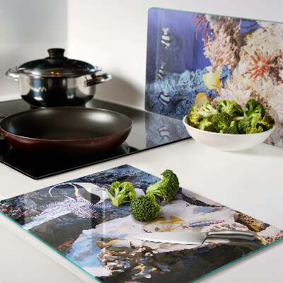 Schneidebrett mit Motiv einer Unterwasserwelt und Fischen