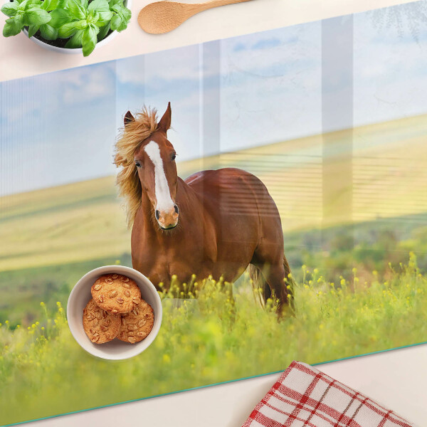 Schneidebrett mit Motiv eines Pferdes auf der Wiese