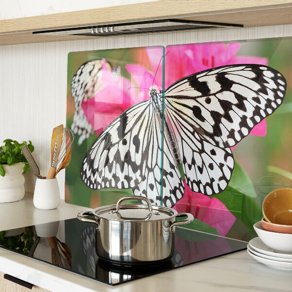 Glas schneidebrett Schmetterling auf Blumen