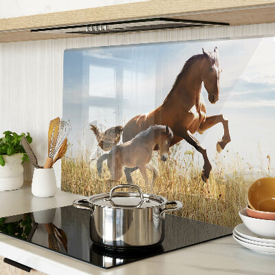 Schneidebrett glas Pferde auf einer sonnigen Wiese