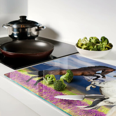 Schneidebrett glas Pferde vor der Kulisse von Bergen und Blumen