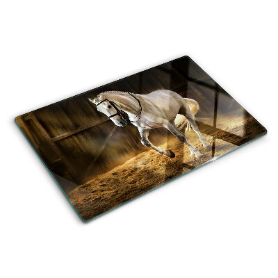 Glas-Schneidebrett mit Motiv eines sich bewegenden Pferdes im Stall