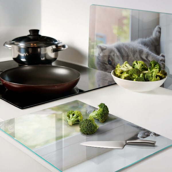 Schneidebrett Glas mit Motiv eines Kätzchens auf der Fensterbank