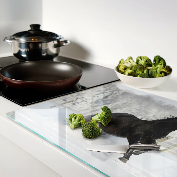 Schneidebrett Glas mit einem Motiv eines Pferdes in einer Winterlandschaft