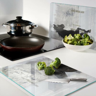 Schneidebrett Glas mit einem Motiv eines Pferdes in einer Winterlandschaft