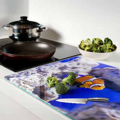 Schneidebrett Clownfische zwischen den Felsen