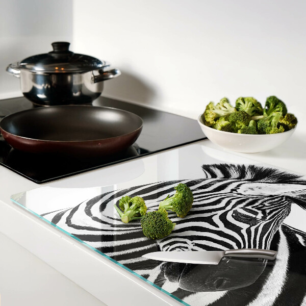 Schneidebrett mit zebralem Muster in Schwarz und Weiß