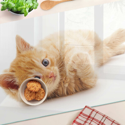 Schneidebrett Rotes Kätzchen vor weißem Hintergrund