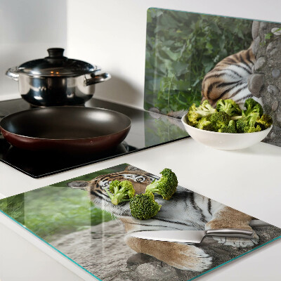 Glas-Schneidebrett mit Motiv eines Tigers in seinem natürlichen Lebensraum
