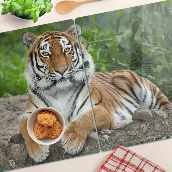 Glas-Schneidebrett mit Motiv eines Tigers in seinem natürlichen Lebensraum