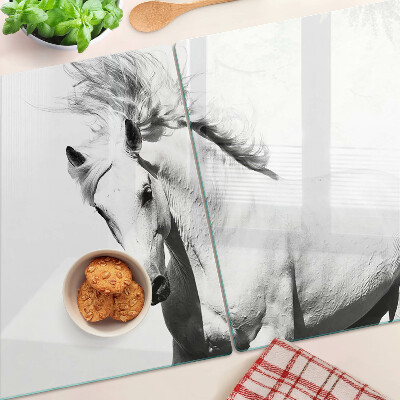 Schneidebrett mit schwarz-weißem Pferdemotiv