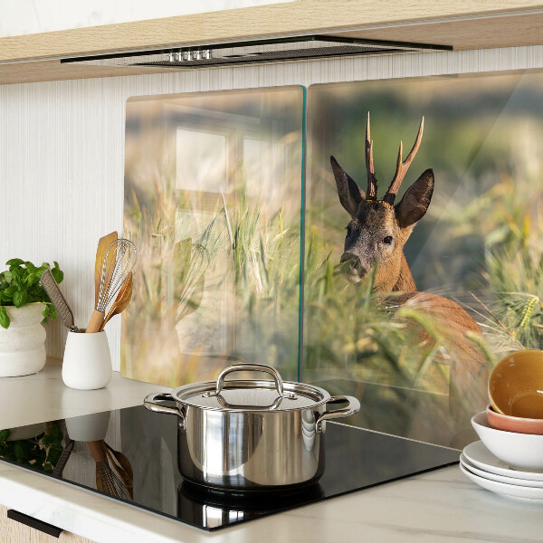 Schneidebrett mit Motiv eines Kitzes auf einer Wiese