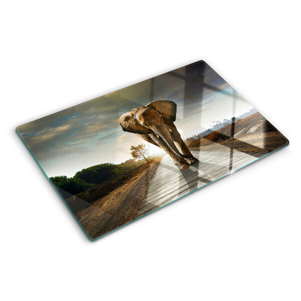 Schneidebrett Glas mit Motiv eines Elefanten auf der Straße bei Sonnenuntergang