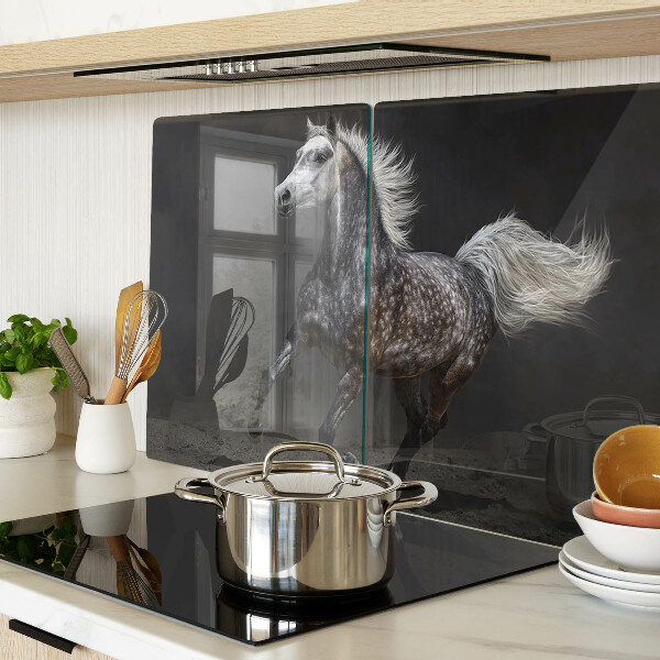 Glas schneidebrett Ein geflecktes Pferd auf der Flucht