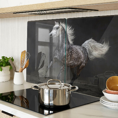 Glas schneidebrett Ein geflecktes Pferd auf der Flucht