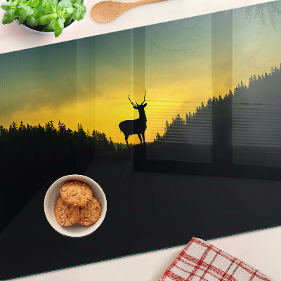 Schneidebrett mit Motiv von Hirschen vor einer untergehenden Sonne