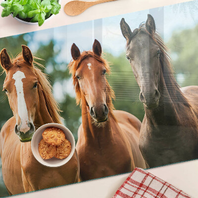 Glas schneidebrett Pferde in der Natur