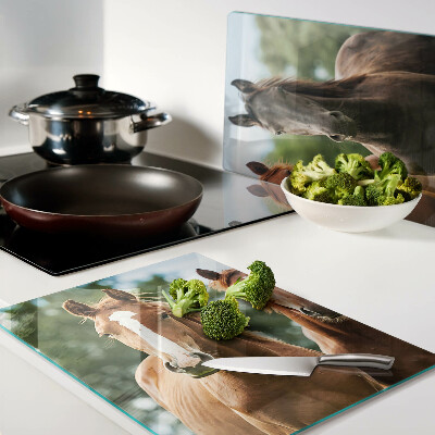 Glas schneidebrett Pferde in der Natur