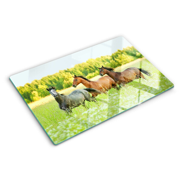 Schneidebrett Ein Treffen von Pferden auf dem Feld