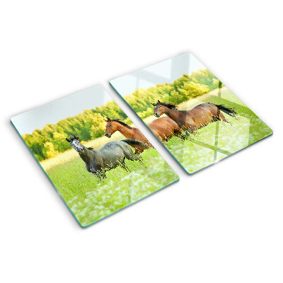 Schneidebrett Ein Treffen von Pferden auf dem Feld