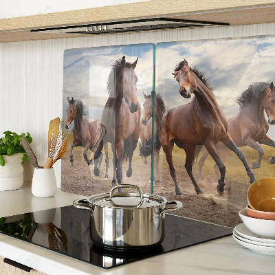 Schneidebrett mit Motiv von auf der Weide laufenden Pferden