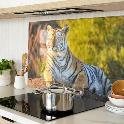 Glas schneidebrett Tiger vor dem Hintergrund der Natur