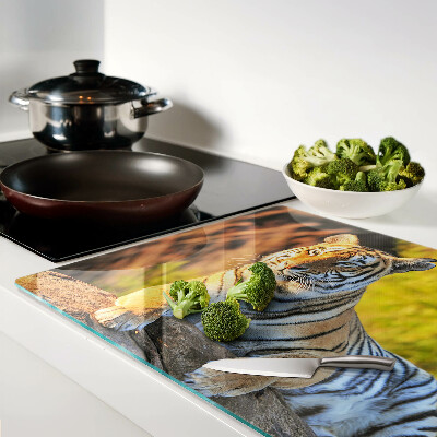 Glas schneidebrett Tiger vor dem Hintergrund der Natur