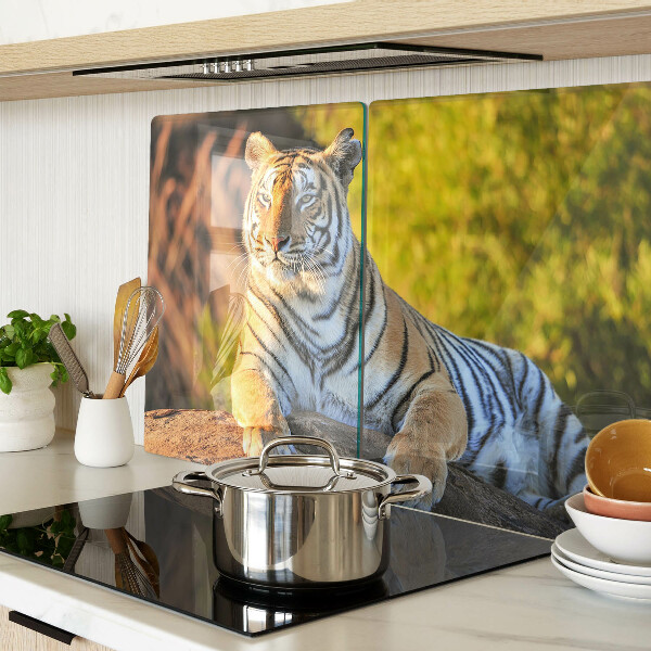 Glas schneidebrett Tiger vor dem Hintergrund der Natur