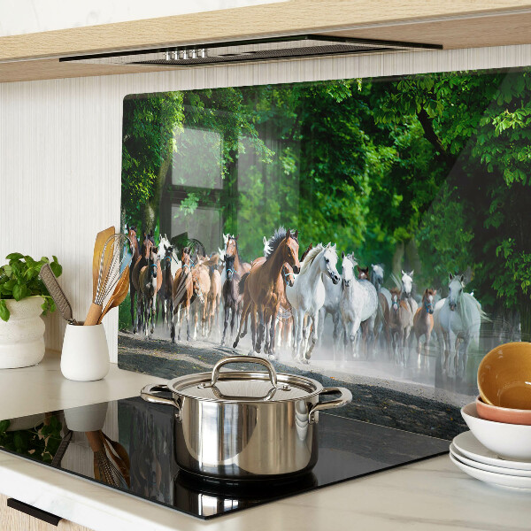 Glas schneidebrett Galoppierende Pferde in der Natur